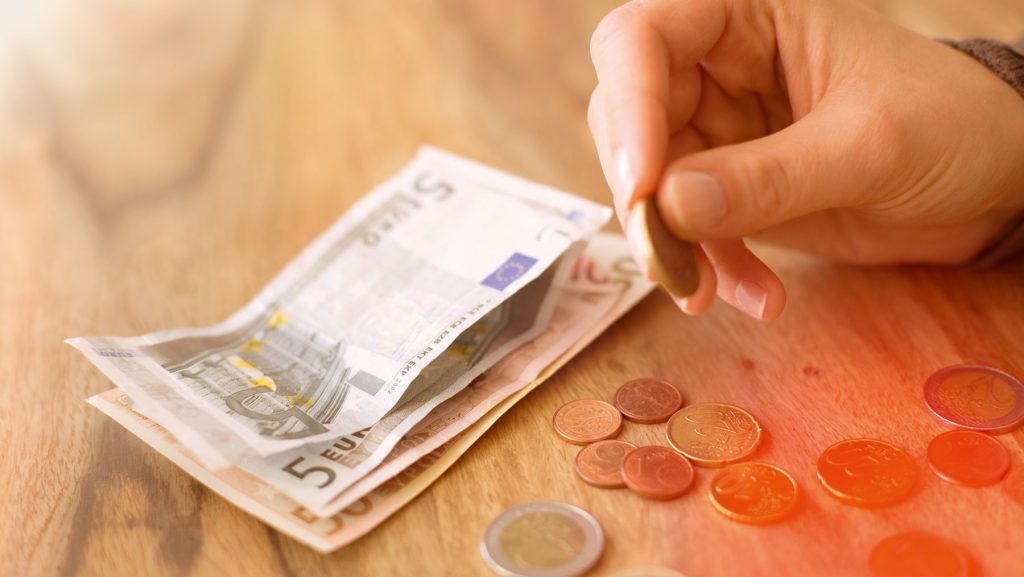 Die besten Tipps von Geld und Haushalt zum Haushalten mit wenig Geld.